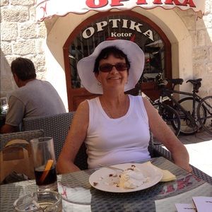 Meet your Posher, Veronica